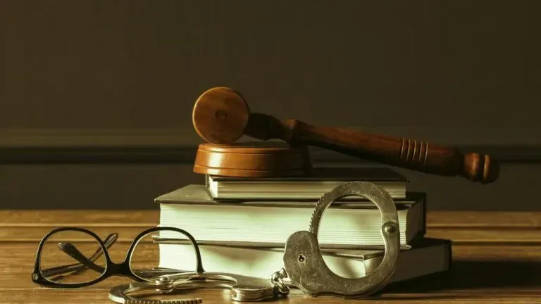 Contravenții și infracțiuni conform legislației rutiere – care sunt diferențele?