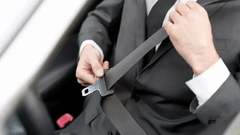Punerea în circulație sau conducerea unui vehicul neînmatriculat 